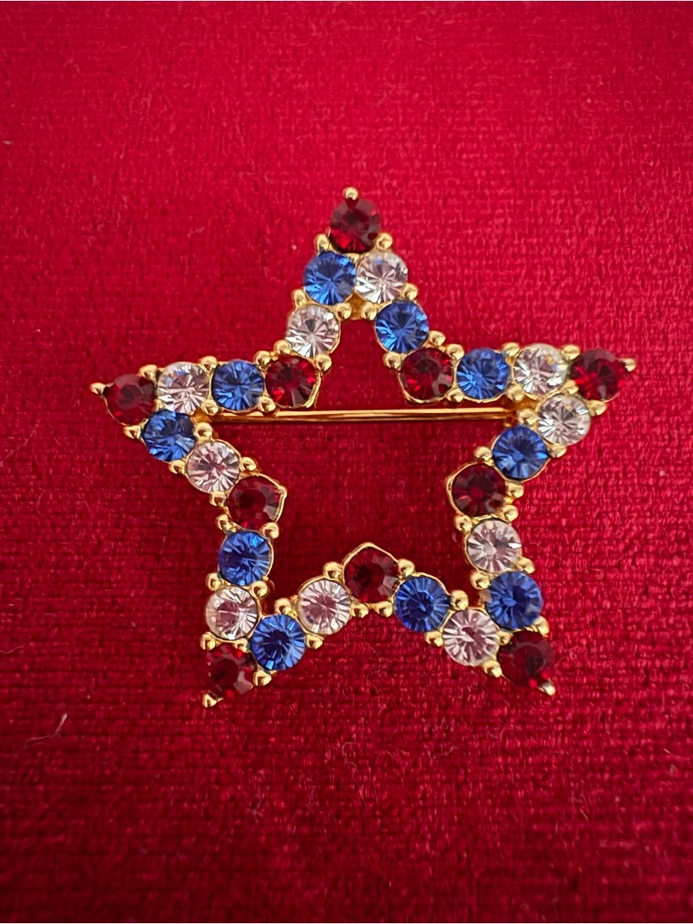 Beautiful Joan Rivers Gold-Tone Star Brooch 4th of July, Patriotic, USA, Flag